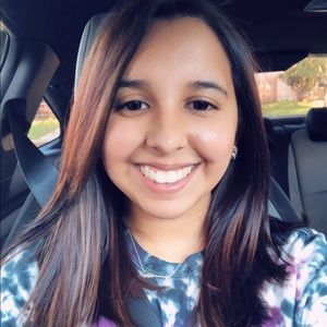 Meet your Posher, Selena